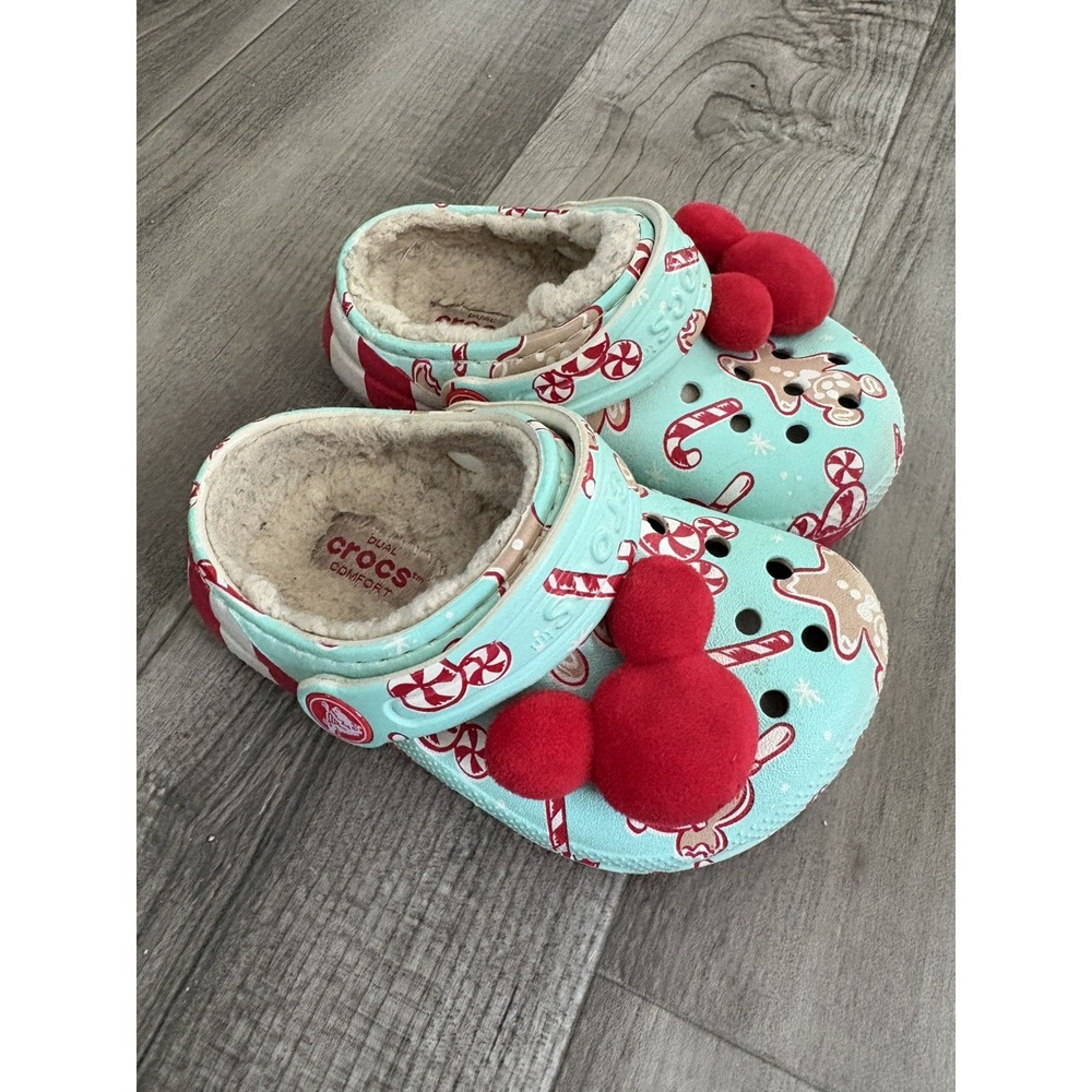 Disney Christmas Crocs 2022 Size C6 Gingerbread & Candy Cane Mickey Mouse